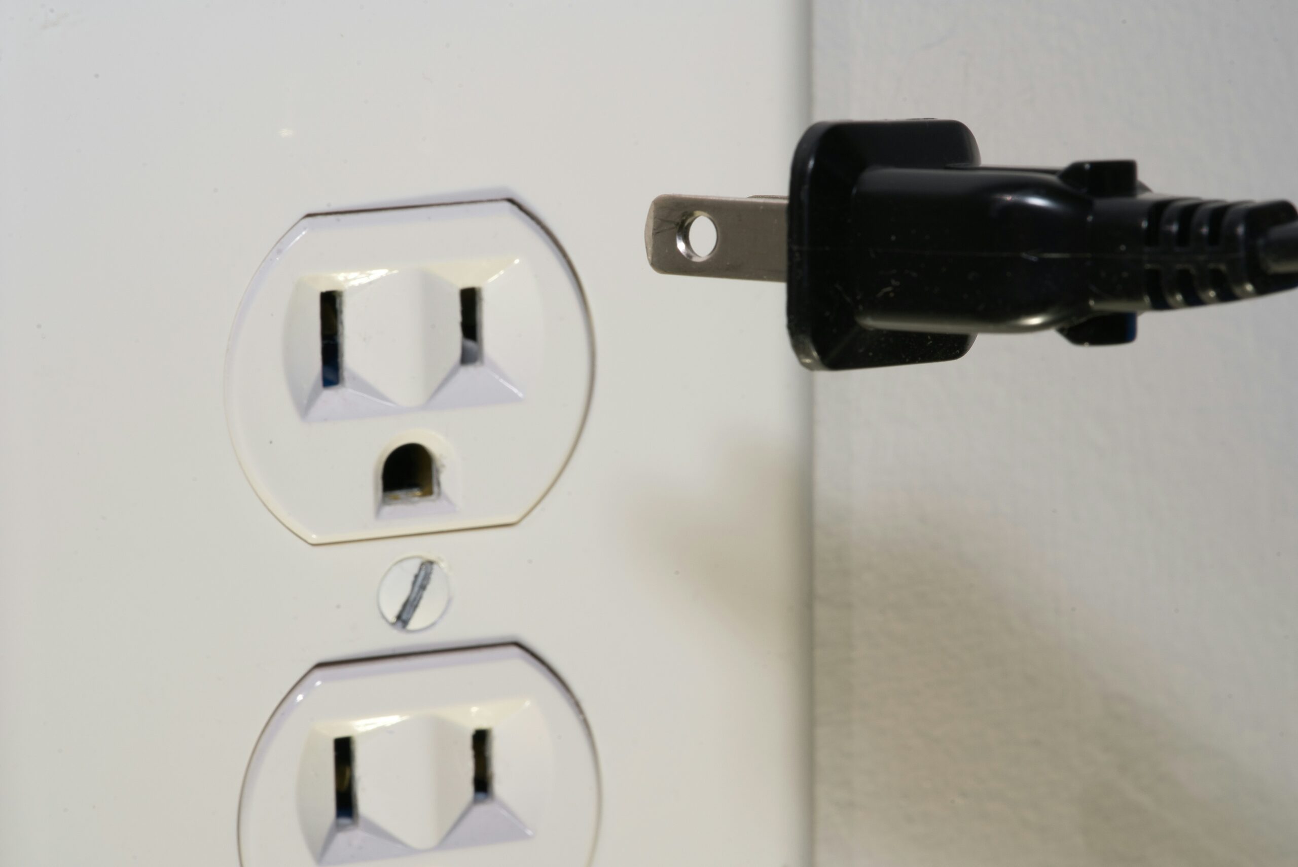 How much does it cost for an electrician to replace an outlet?